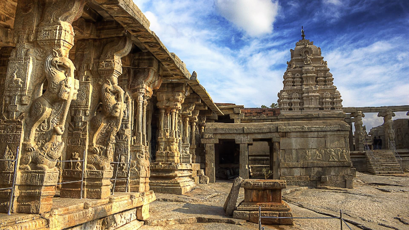 The Hanging Pillar Of Lepakshi Temple Tour From Bangalore - India | TripNxt